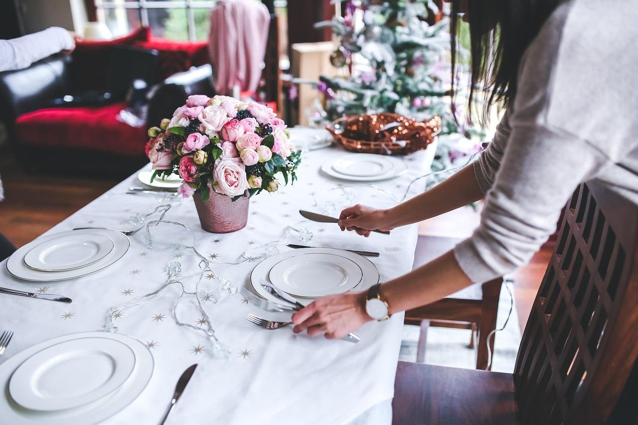 table setting, table, preparing, set, beautiful flowers, flower wallpaper, nature, flower background, christmas, holidays, woman, girl, flowers, dishes, set table, interior, decoration, dinner, meal, xmas